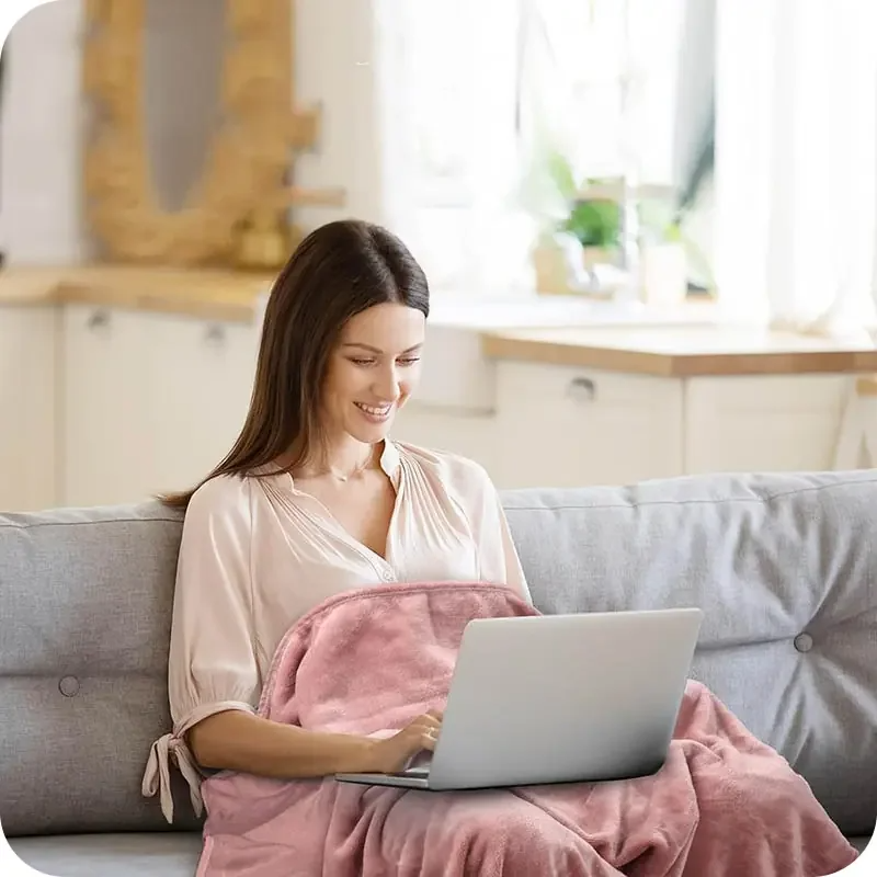 Koc turystyczny z poduszką 2w1