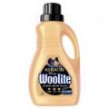 Płyn do prania Woolite Keratin Therapy ciemne kolory 0,9 l (15 prań)