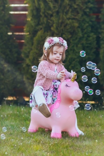 Skoczek gumowy jednorożec pudrowy róż Sun Baby J06.012.1.3