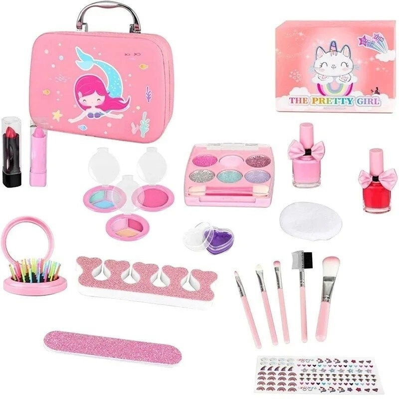 Pełna zawartość zestawu do makijażu rozłożona